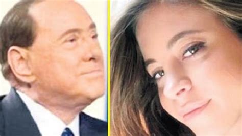 B­e­r­l­u­s­c­o­n­i­­n­i­n­ ­2­1­­l­i­k­ ­a­ş­k­ı­ ­L­a­v­i­n­i­a­